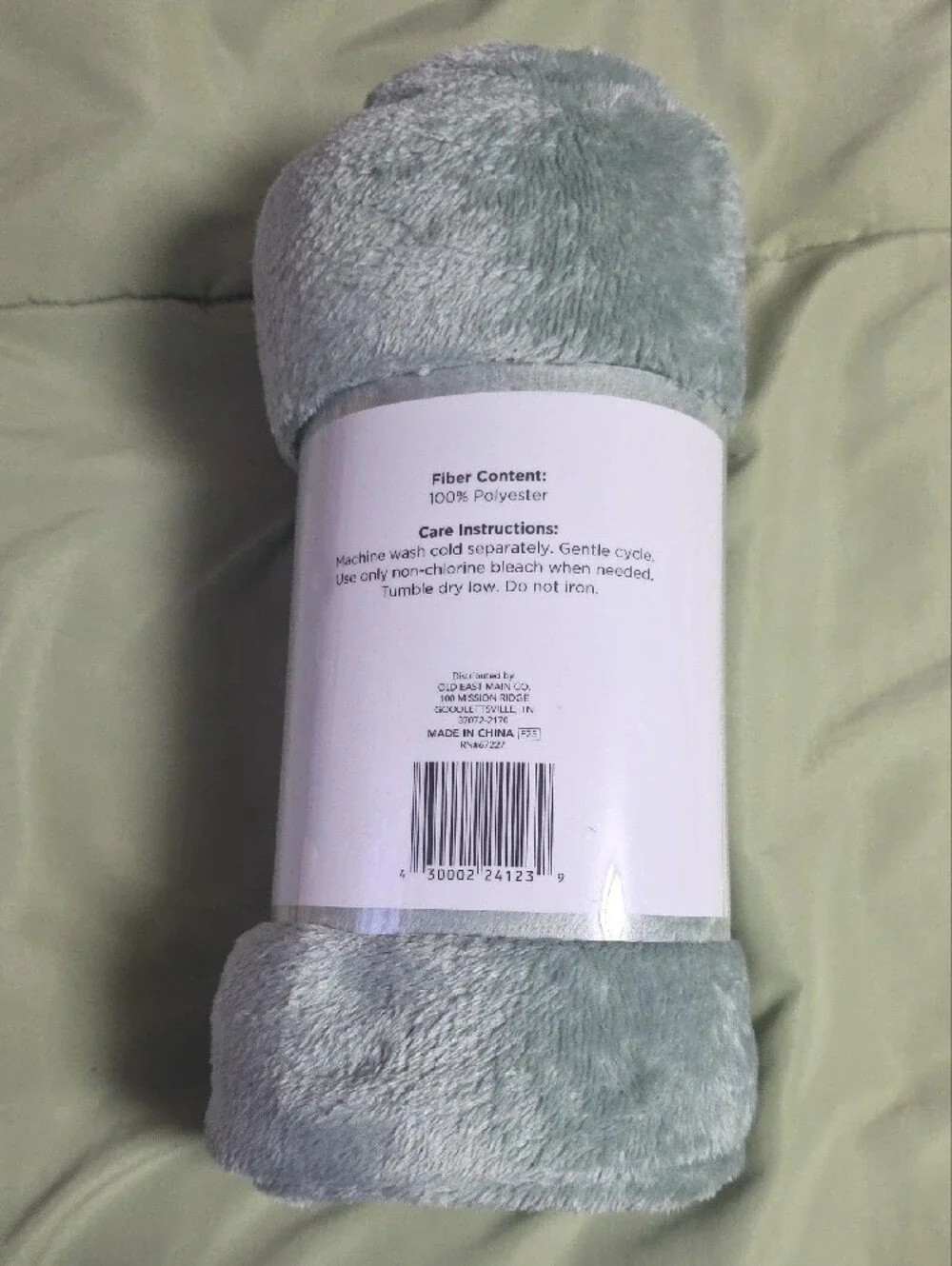 Comfort Bay Plush Throw Blanket in Sage Green